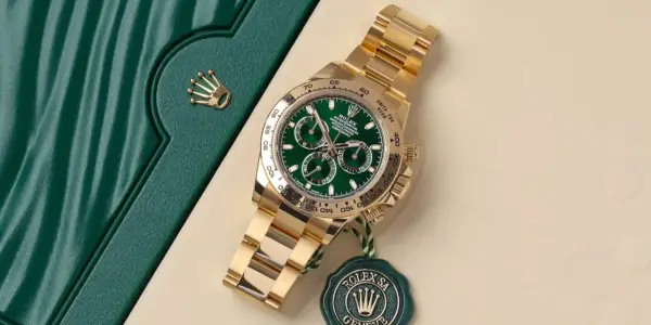 Lussuoso Rolex Daytona in oro giallo con quadrante verde. Il movimento ETA del Rolex è un capolavoro di ingegneria.