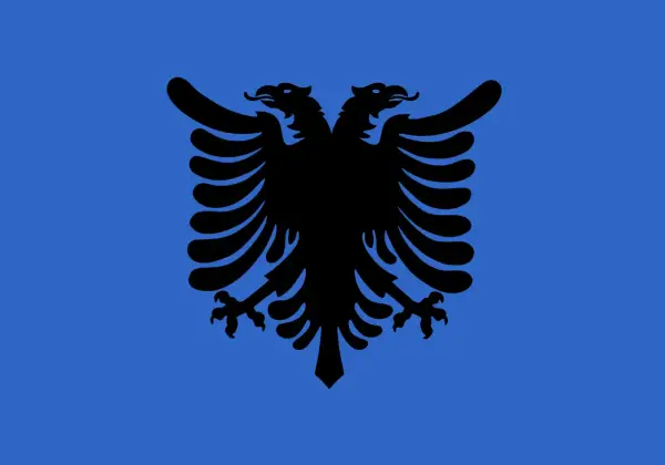 Czarny dwugłowy orzeł na niebieskim tle – to godło Albanii, symbol wolności i suwerenności.