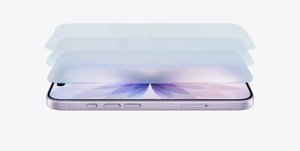Warstwowa folia ochronna na ekran iPhone'a. Dowiedz się, jak wyczyścić iPhone, aby idealnie ją zaaplikować.