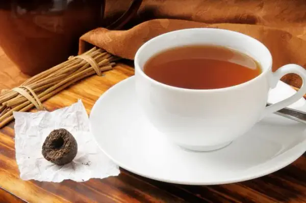 Jak prawidłowo parzyć czerwoną herbatę Pu Erh dla idealnego smaku i zdrowia
