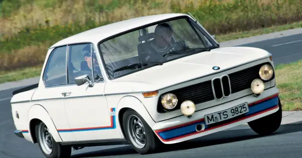 BMW 2002 - legenda, wersje, zakup. Czy warto?