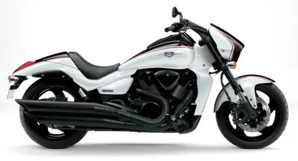 Suzuki Intruder 1800 - dla kogo naprawdę jest ten cruiser?