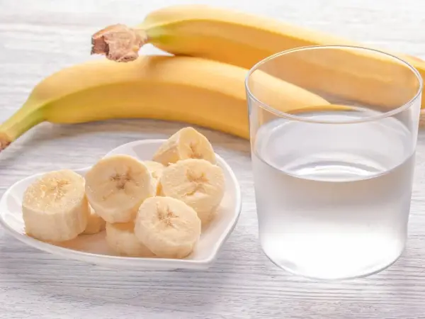 Banan przed snem? Czy to dobry pomysł? Sprawdź!