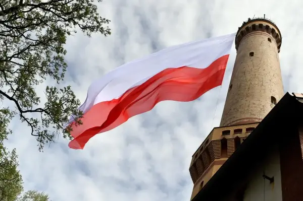 Flaga na Księżycu: Nie wiatr, a fizyka! Rozwiewamy mit powiewania.