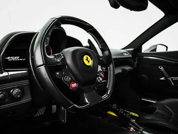 Ile kosztuje ubezpieczenie Ferrari? Zaskakujące ceny i czynniki wpływające na koszt