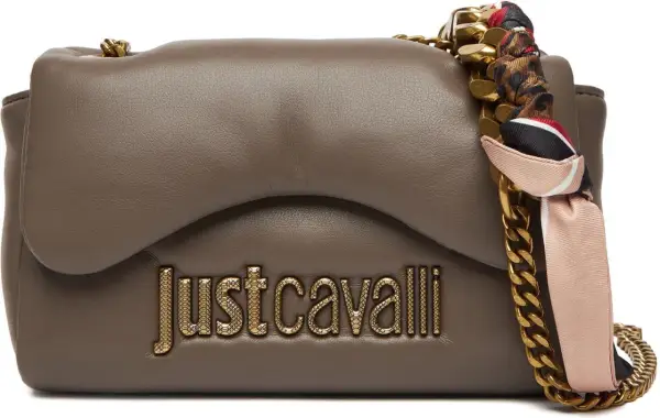 Brązowa torebka Just Cavalli z tłoczonym logo i złotym łańcuszkiem ozdobionym apaszką. Just Cavalli co to za marka? Luksusowa.