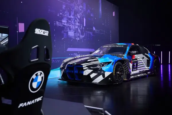 BMW M4 GT3 w symulatorach - Jak nim jeździć?