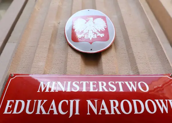 Nauczyciel mianowany - ile zarabia? Nie tylko stawka zasadnicza!