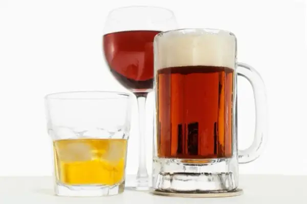Czy alkohol przewodzi prąd? Zaskakujące fakty o etanolu i wódce