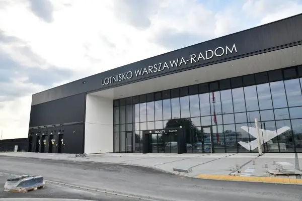 Czy w Radomiu jest lotnisko? Poznaj Port Lotniczy Warszawa-Radom