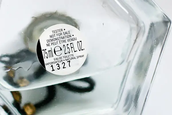 Szklana butelka perfum z etykietą "TESTER NOT FOR SALE". To woda toaletowa, 75 ml.
