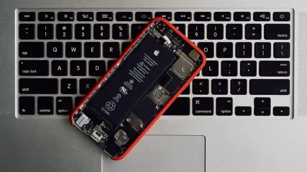 Gdzie w Poznaniu wymienić baterię iPhone szybko i tanio?