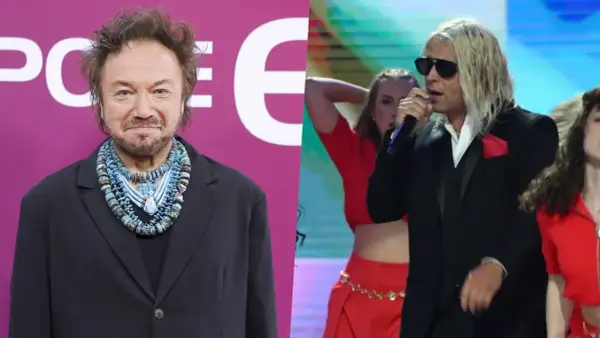 Mietek Szcześniak, znany partner sceniczny, w czarnym garniturze i z efektowną biżuterią. Obok niego wokalista z blond włosami i tancerki.