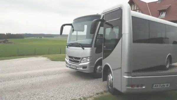 Jakie prawo jazdy potrzebne do busa 20 osobowego - uniknij problemów