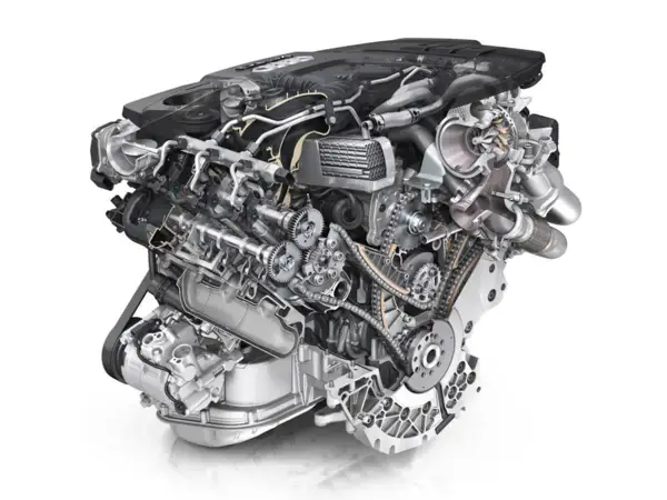 Przekrój silnika Audi 3.0 TDI V6 z widocznym układem rozrządu, turbosprężarką i szczegółami kolejności cylindrów.