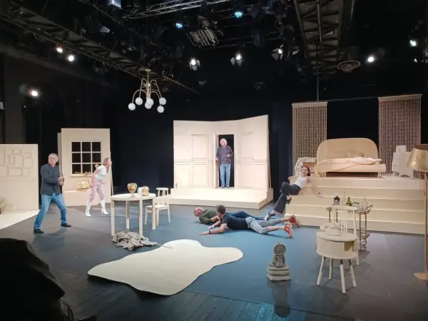 Farsa teatralna - jak rozpoznać dobrą komedię pomyłek?