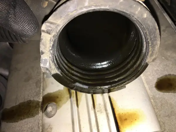 Odma olejowa - objawy, diagnostyka, naprawa. Czy to turbina?