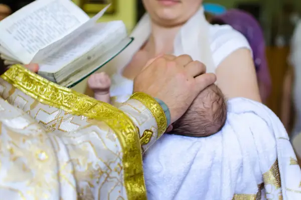 Chrzest – więcej niż tradycja? Pełny przewodnik!
