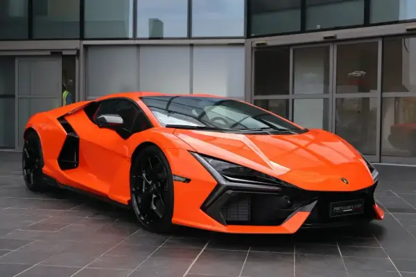 Lamborghini Revuelto - Czy to V12, które ma sens w Polsce?
