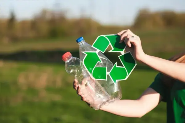 Odzysk a recykling: Czy wiesz, co naprawdę wrzucasz do kosza?
