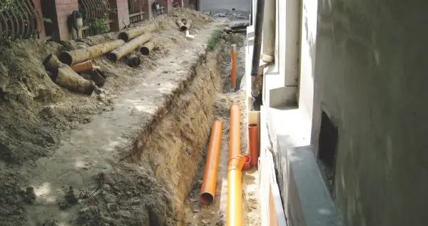 Jak skutecznie osuszyć stare fundamenty domu i wyeliminować problemy z wilgocią