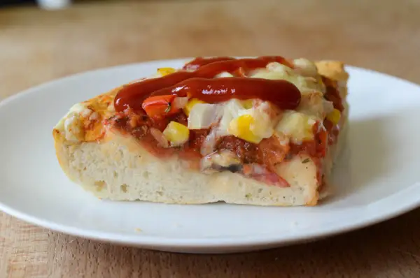 Idealna domowa pizza: sekrety ciasta, sosu i chrupkiego spodu
