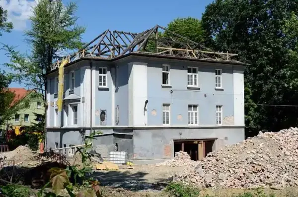 Ile kosztuje remont domu w stanie surowym? Sprawdź szczegółowe koszty!