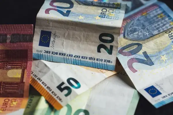 Ile euro na wakacje? Wymiana walut i podróże za granicą