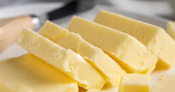 Ile kcal ma masło? Odkryj kaloryczność i zdrowe alternatywy dla masła
