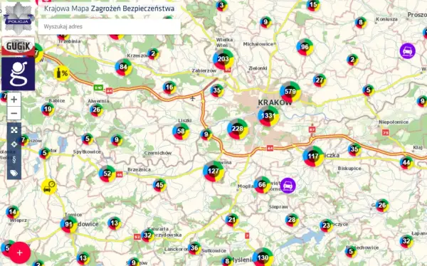 Mapa zagrożeń bezpieczeństwa pokazuje, czy Polska jest bezpieczna. Widoczne są punkty z liczbami, wskazujące na różne zdarzenia.