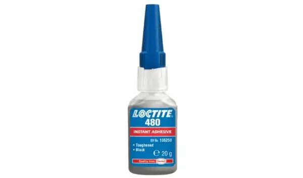 Butelka kleju Loctite 480. Jedna kropelka wystarczy, by połączyć elementy. Czarny, wzmocniony klej błyskawiczny.