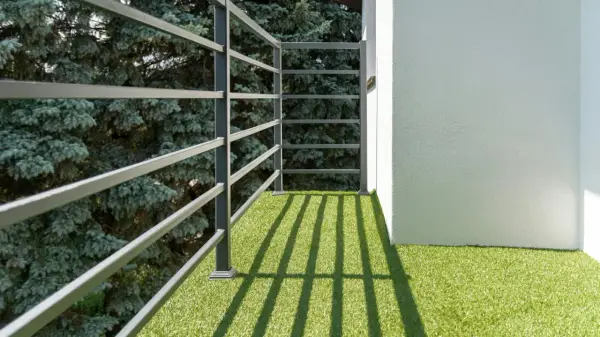 Najlepsze wykładziny na balkon: Trwałe i odporne na każdą pogodę