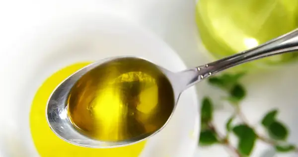 Czy oliwa z oliwek podnosi cholesterol? Odkryj prawdę o jej wpływie