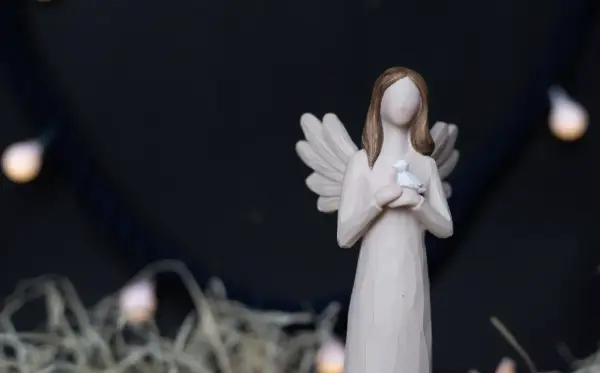 Prezenty o głębokim znaczeniu symbolicznym – jak wybrać odpowiedni upominek religijny?