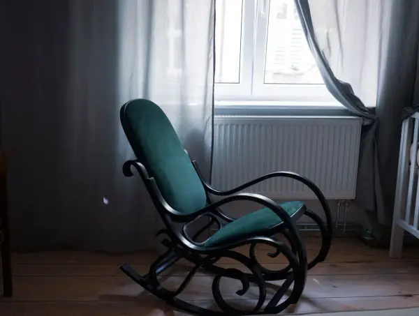 Jak urządzić strefę relaksu w domu i ogrodzie: fotel hamakowy, fotel kokon i fotel bujany jako najlepsze siedziska do odpoczynku