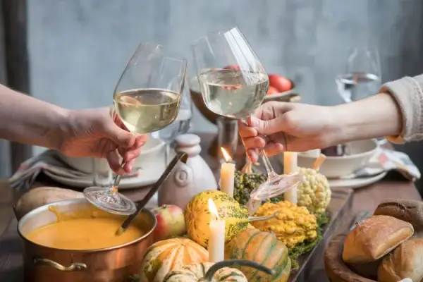 Jakie wino do zupy cebulowej? Odkryj idealne połączenia smaków