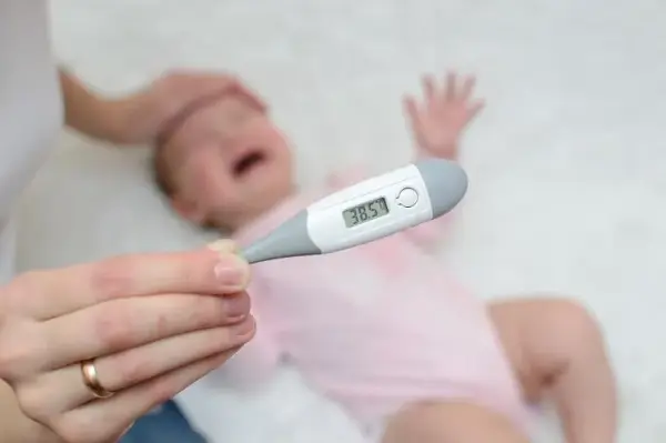 Gorączka przy ząbkowaniu: jak długo trwa i co powinieneś wiedzieć
