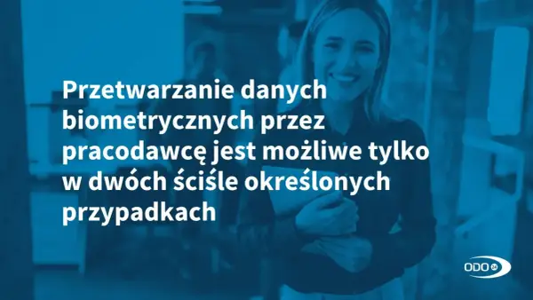 Uśmiechnięta kobieta z tabletem. Tekst: "Przetwarzanie danych biometrycznych przez pracodawcę jest możliwe tylko w dwóch ściśle określonych przypadkach". Zgodnie z zasadami GIODO.