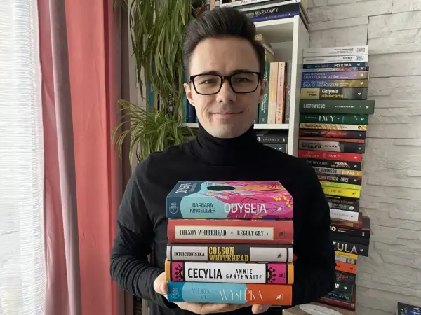 Kolekcja książek, w tym "Odyssea" i "Reguły gry" Colsona Whiteheada. Może to być początek przygody z serią o Jacku Reacherze, lee child.