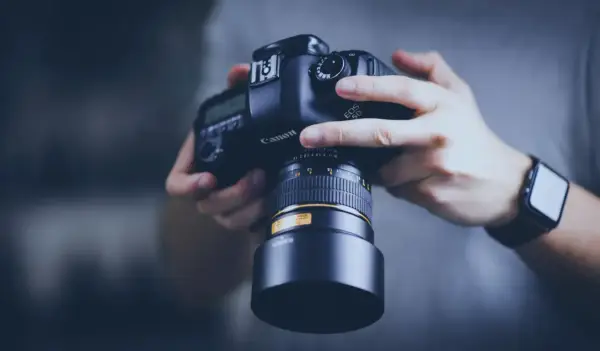 Jak kupować obiektyw i uniknąć błędów – poradnik dla początkujących fotografów