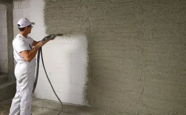 Jaki cement do tynków wewnętrznych? Wybierz najlepszy materiał budowlany
