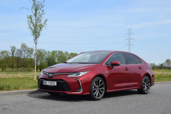 Corolla 1.8 Hybrid - Czy to idealny wybór? Test i opinie