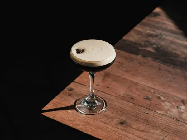 Espresso Martini: Pianka bez ekspresu? Poznaj triki!