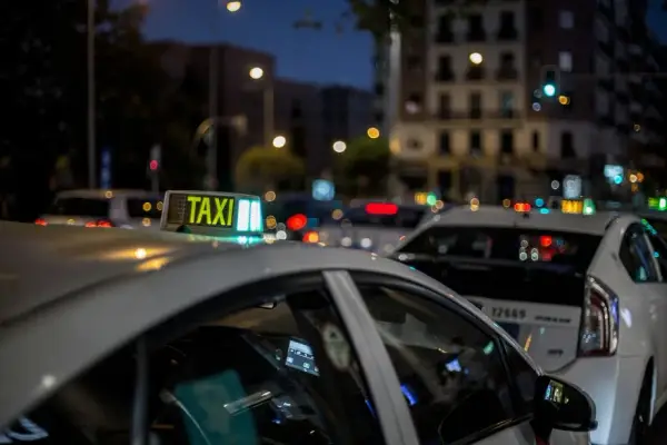 Ile kosztuje taxi za 20 km? Sprawdź ceny i ukryte opłaty
