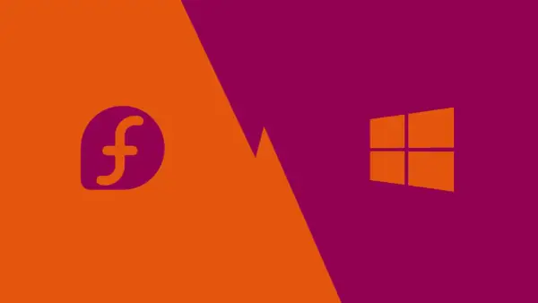 Logo Fedora i Windows na tle podzielonym na pomarańczowy i fioletowy.