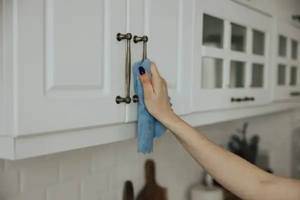Ukryte bakterie w kuchni: Gdzie czają się najczęściej?