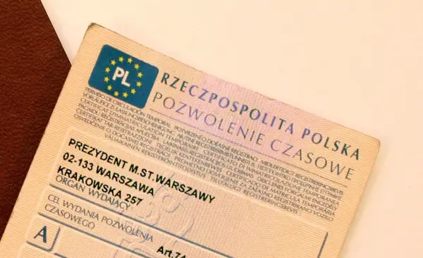 Dowód rejestracyjny motocykla z Warszawy, wydany przez Prezydenta m.st. Warszawy. Dokument zawiera dane pojazdu i jego właściciela.