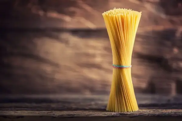 Gruby makaron spaghetti: odkryj jego wyjątkowe cechy i zastosowania