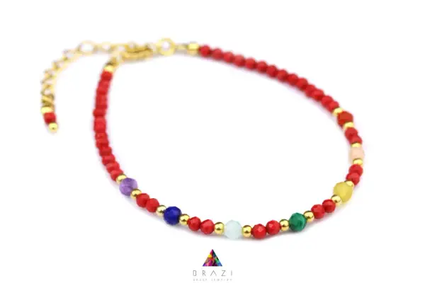 Bransoletka z czerwonego koralu i kolorowych kamieni, która rozwieje wątpliwości, czy koral przynosi pecha.