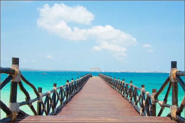 Ile trwa lot na Zanzibar? Sprawdź czas podróży z Polski